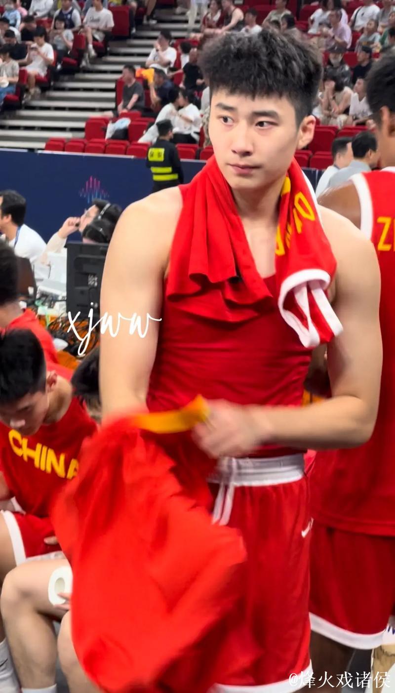 段睿骐全场出战27分钟，投篮13中7得到20分6篮板5助攻1抢断