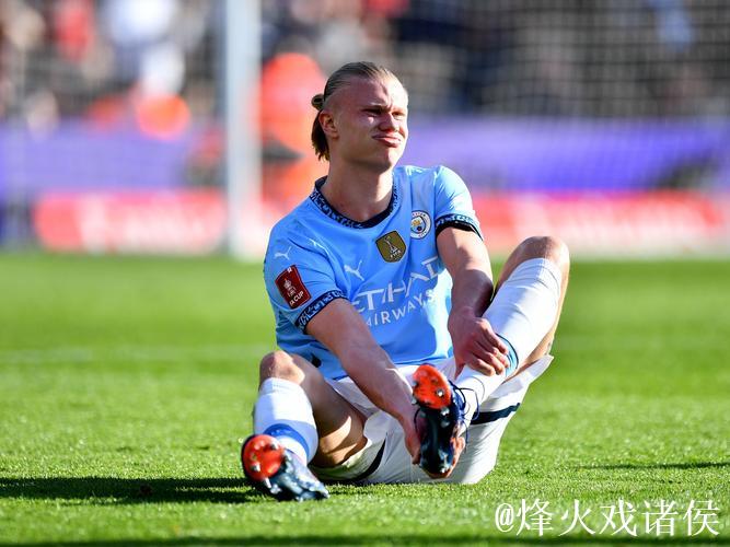 哈兰德比赛中遭“爆击”敏感部位，忍痛坚持助曼